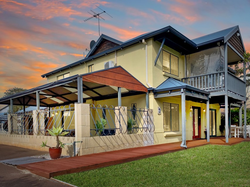 Two-storey guesthouse with wide verandah and balcony